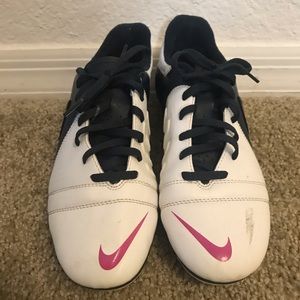 Women size 8.5 Nike soccer cleats